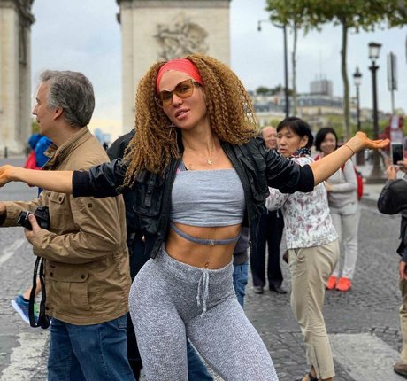 Lina Akindele 限定スター 画像