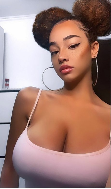 曲線美のクーガーOnlyFans 裸 写真