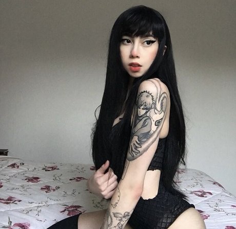 Trizpac ポルノスター 裸 写真