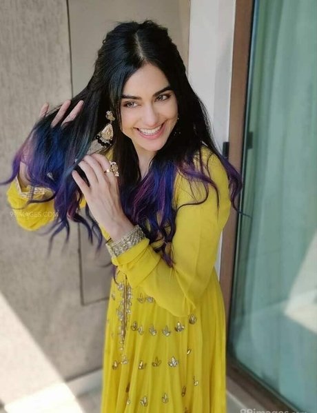 曲線美のラテン系オンリーファンズ 美しい裸 写真