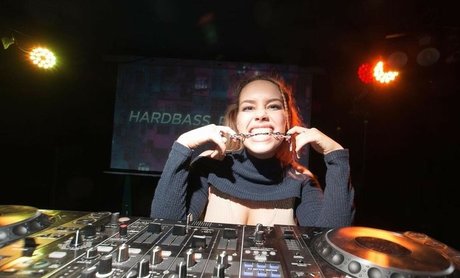 Lera Valerianka ポルノモデル 写真