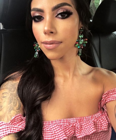 毛深いラテン系オンリーファンズ セックス 画像