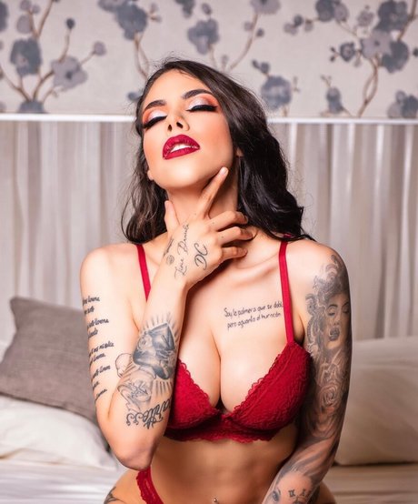 パフィーオンリーファンズ ホット 写真