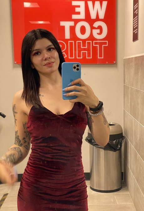 英国のティーンオンリーファン ホット裸 写真