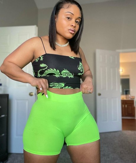 痩せたアジア人ティーン OnlyFans ヌード 画像