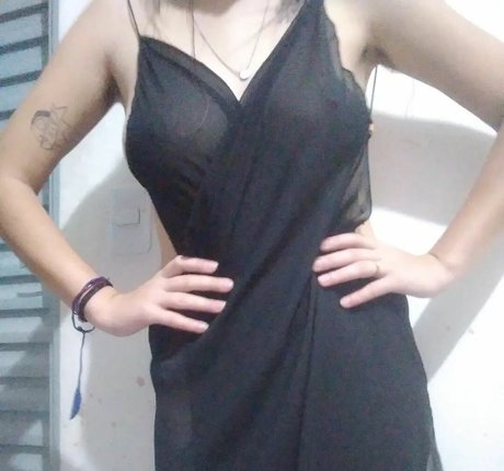 Vampir4nha ポルノスター 美しい 写真