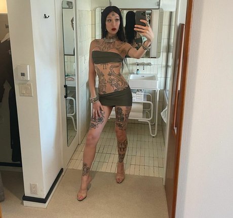 tightcorsetloosemorals ヌードのポルノスター 画像