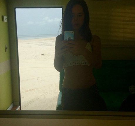 19歳のOnlyFans 美しいポルノ 写真