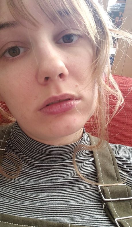 50歳以上のオンリーファンズ アート裸 写真