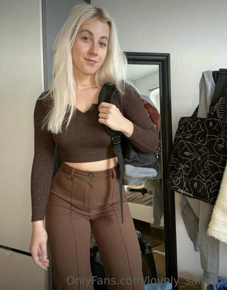 Lovely sarahh ポルノモデル 写真