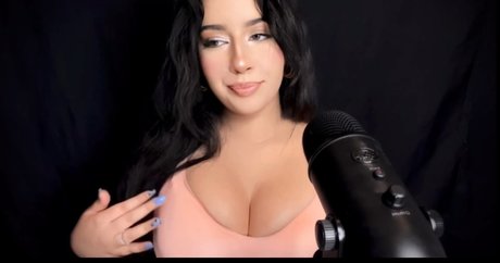Shiny ASMR 美しいモデル 画像