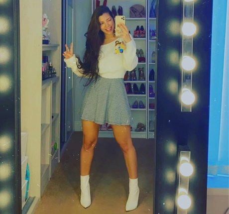 Mizz Ellaa ASMR 完璧なモデル 写真