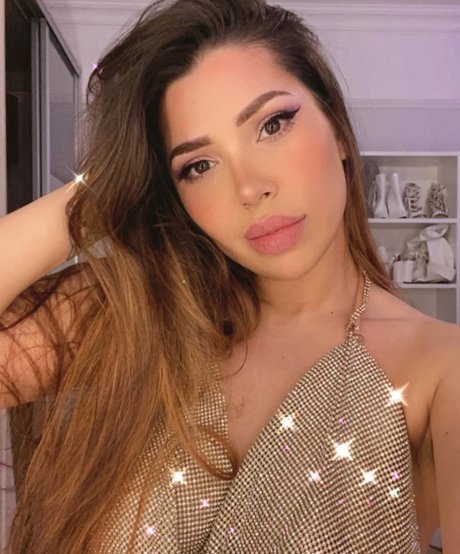 Mizz Ellaa ASMR スター 画像