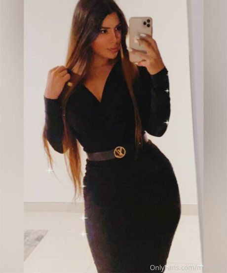 巨乳ブルネットオンリーファンズ セックス 写真