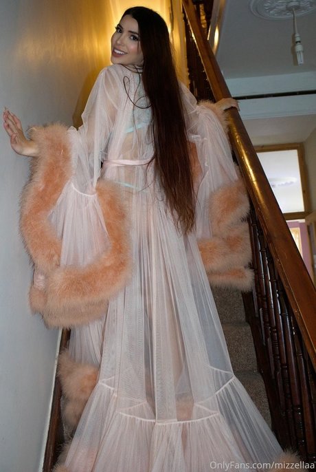 Mizz Ellaa ASMR エロティック女優 写真