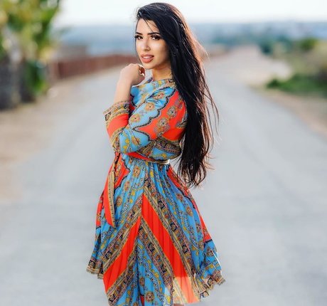 Mizz Ellaa ASMR xxxスター 写真