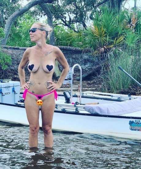 Playful Adventures ポルノスター 写真