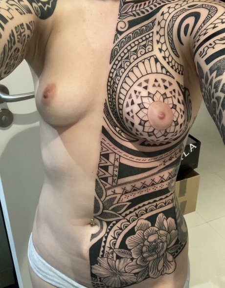 レズビアンフィスティングOnlyFans エロチック 写真