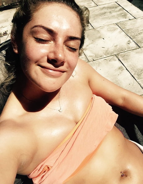 Isabel Hodgins セックスモデル 写真