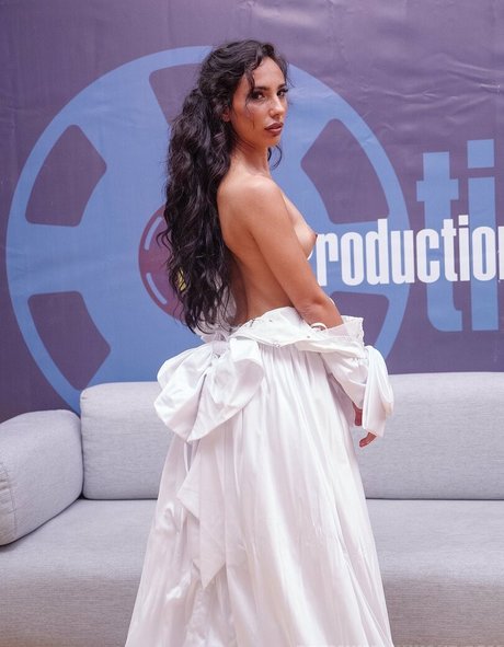 Sherezade Lapiedra ポルノモデル 写真