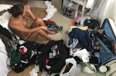 Caitlin Stasey スターセックス ギャラリー