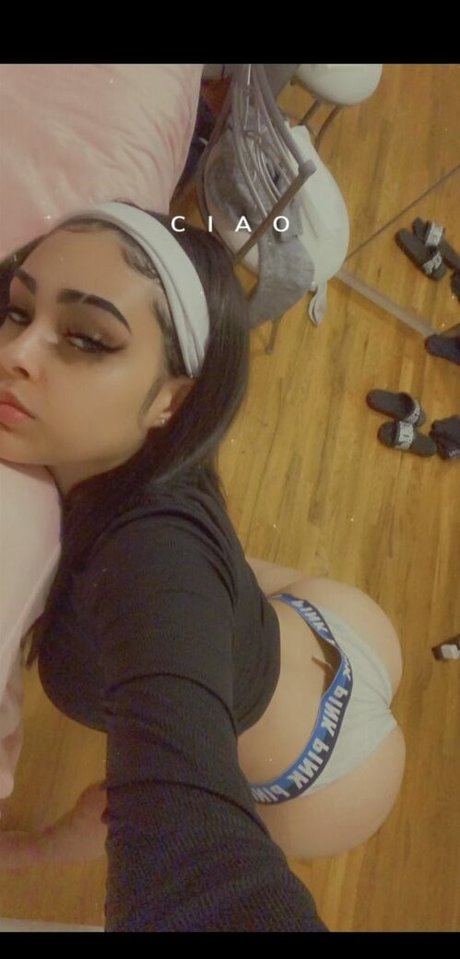 WinterTheBrat 裸の女優 写真