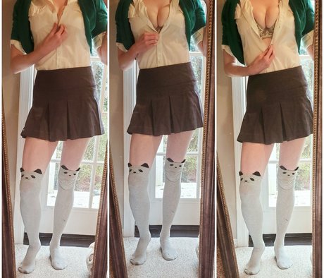 痩せたアジア人ティーン OnlyFans ポルノ ギャラリー