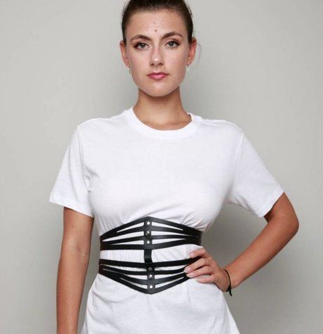 Laurens model アダルトスター 画像