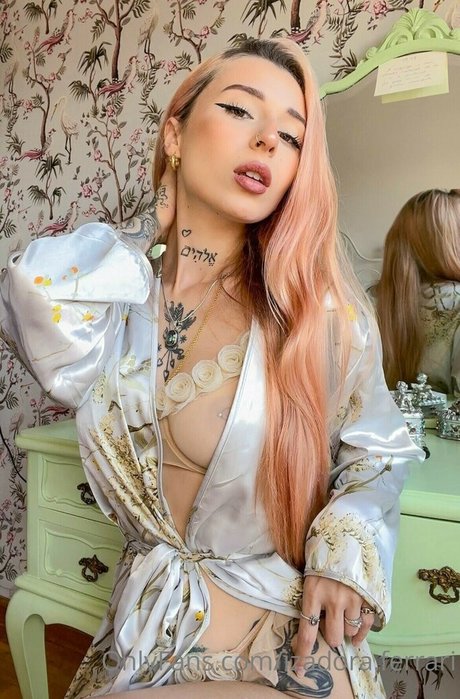 Izadora Ferrari 無料のスター アーカイブ