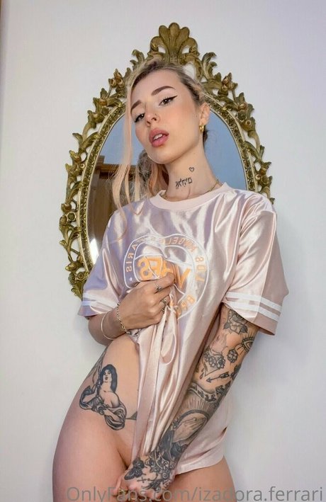 Izadora Ferrari ポルノスター 美しい 写真