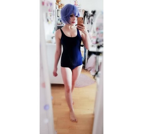 曲線美のラテン系オンリーファンズ アート裸 写真