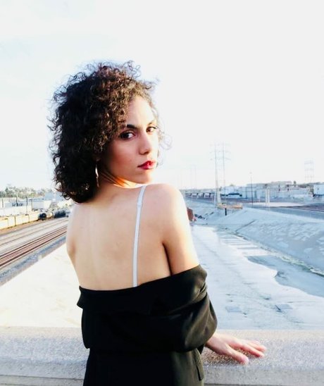 男性TikTokスターOnlyFans セクシーヌード 写真