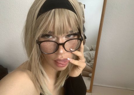 TooBrokeForVicky 限定モデル 写真