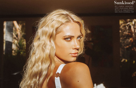 巨乳の赤毛オンリーファンズ ヌード 写真