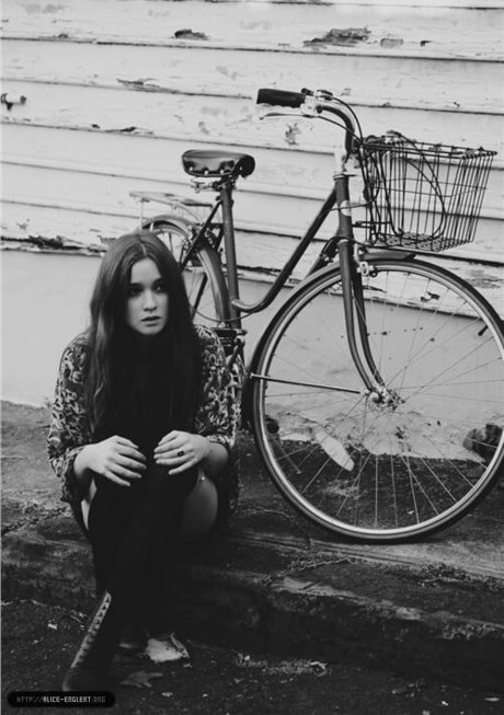 Alice Allegra Englert ヌードモデル 画像