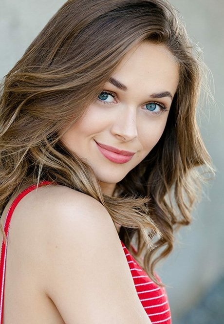 Alyssa Jirrels ホットなスター 写真