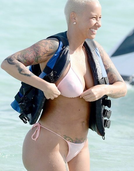 Amber Levonchuck ポルノスター 写真