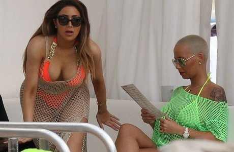 Amber Levonchuck HDポルノスター ギャラリー