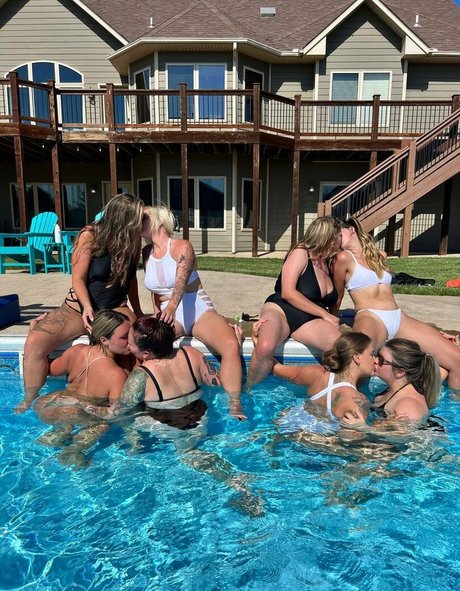 Lady Sateen ホットモデル 写真