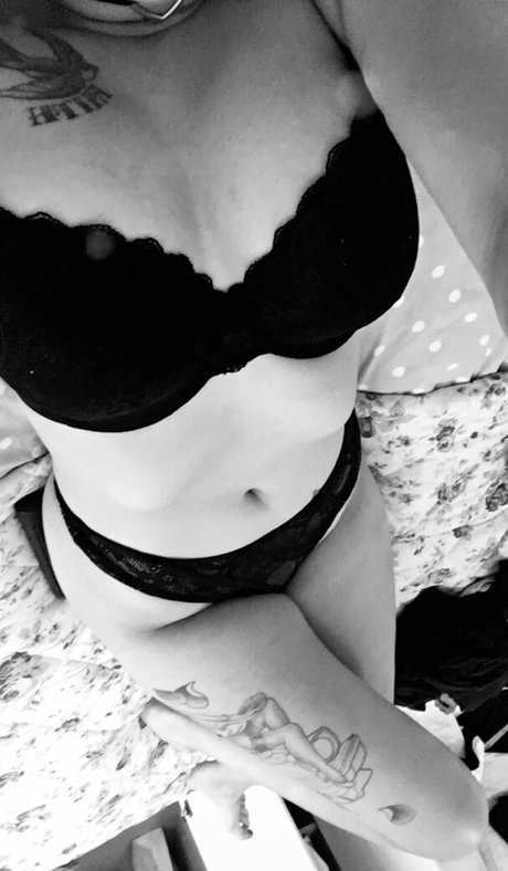 Boz suicide セックスポルノスター 写真