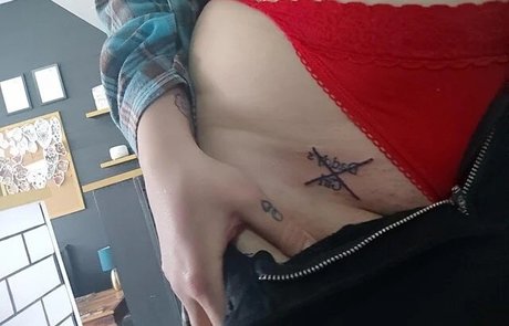 BBW TS オンリーファンズ アート裸 ギャラリー