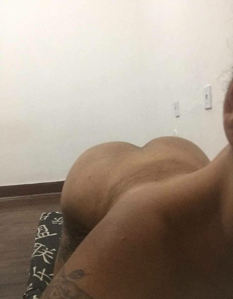 かわいいティーンのオンリーファンズ ヌード 写真