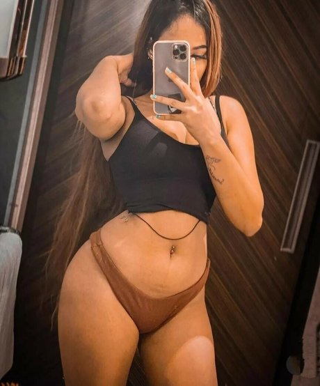 Dilnoor Aka 裸モデル アーカイブ