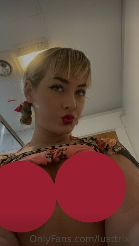 背が高くて巨乳のOnlyFans 美しいポルノ 画像