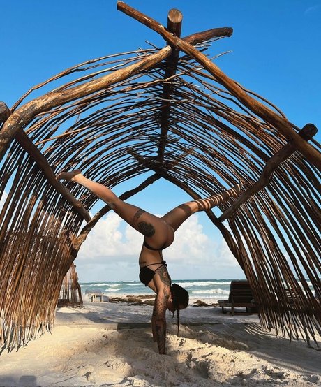 ブラジルの猫オンリーファンズ 美しい裸 画像