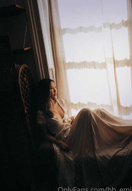 emilythebearrr 可愛い女優 画像