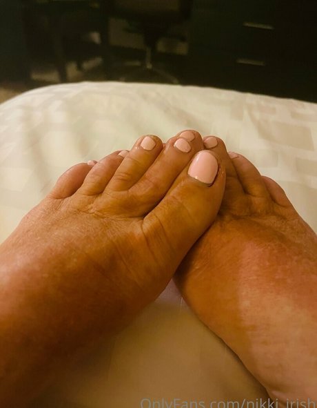 汚れた足オンリーファンズ 美しいポルノ 画像