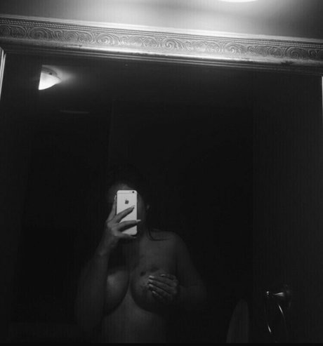 熟女 太め OnlyFans エロチック 画像