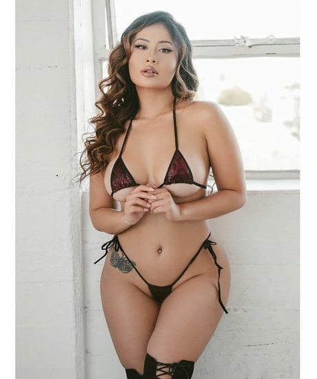 巨乳のオンリーファンズ えろ 画像