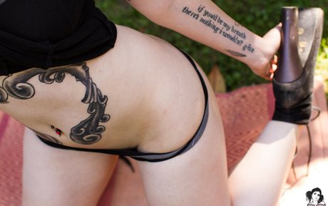 Bae Suicide セクシー女優 写真